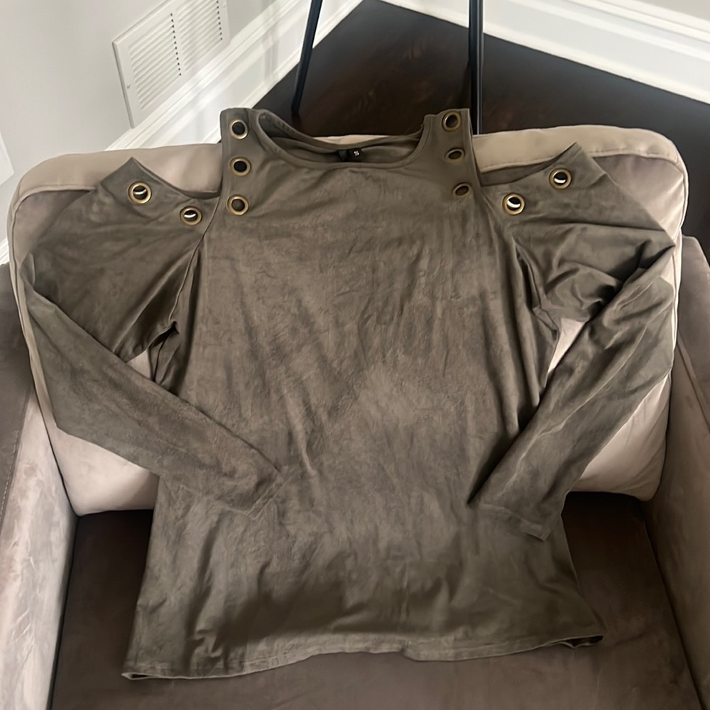 Sexy cold shoulder green/grey soft suede shirt